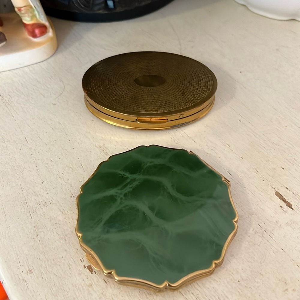 Stratton Of England & Dorset fifth avenue 1940s  Powder compacts